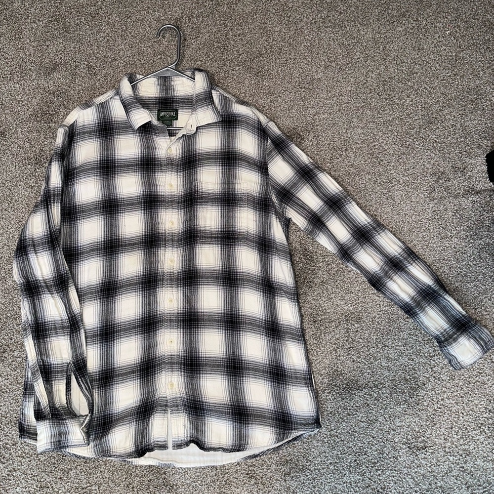 AE dress shirts/flannel. Husband is 6’2 and weighs 170. Good condition